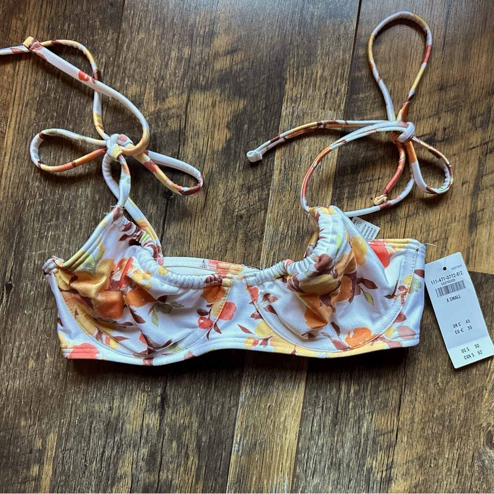 Abercrombie bikini top XS NWT